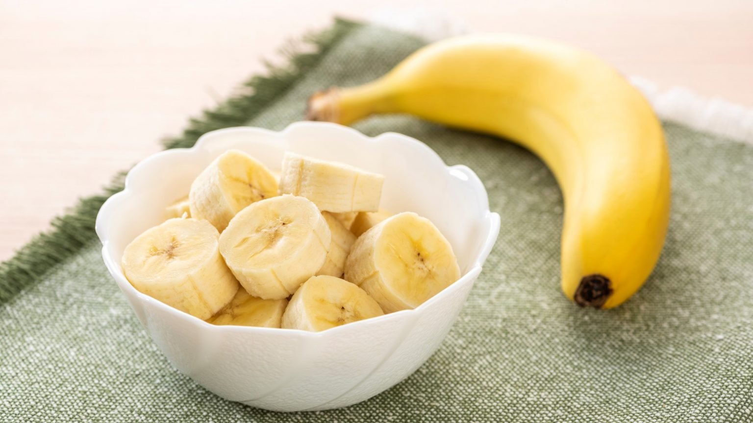 These are the top 8 benefits of eating bananas